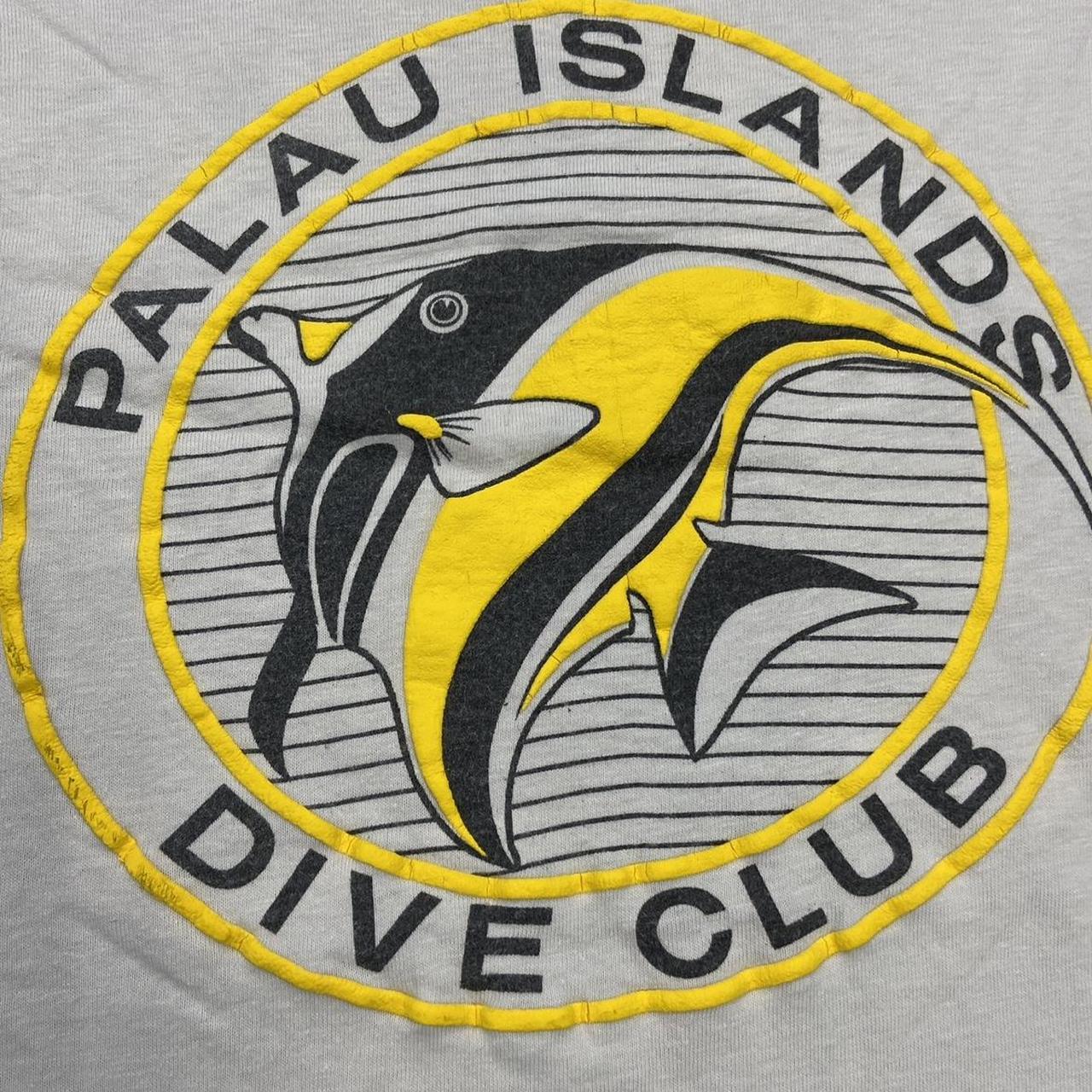 Vintage 90s Palau Islands dive club tropical fish ocean promotional graphic t-shirt