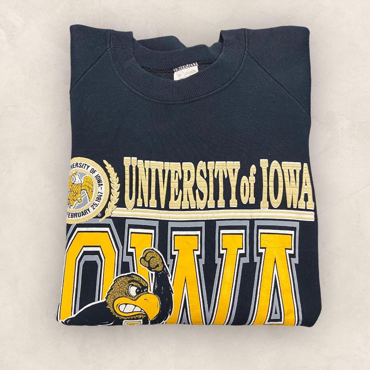 Vintage 90s USA University of Iowa Hawkeyes varsity college football promotional graphic sweatshirt