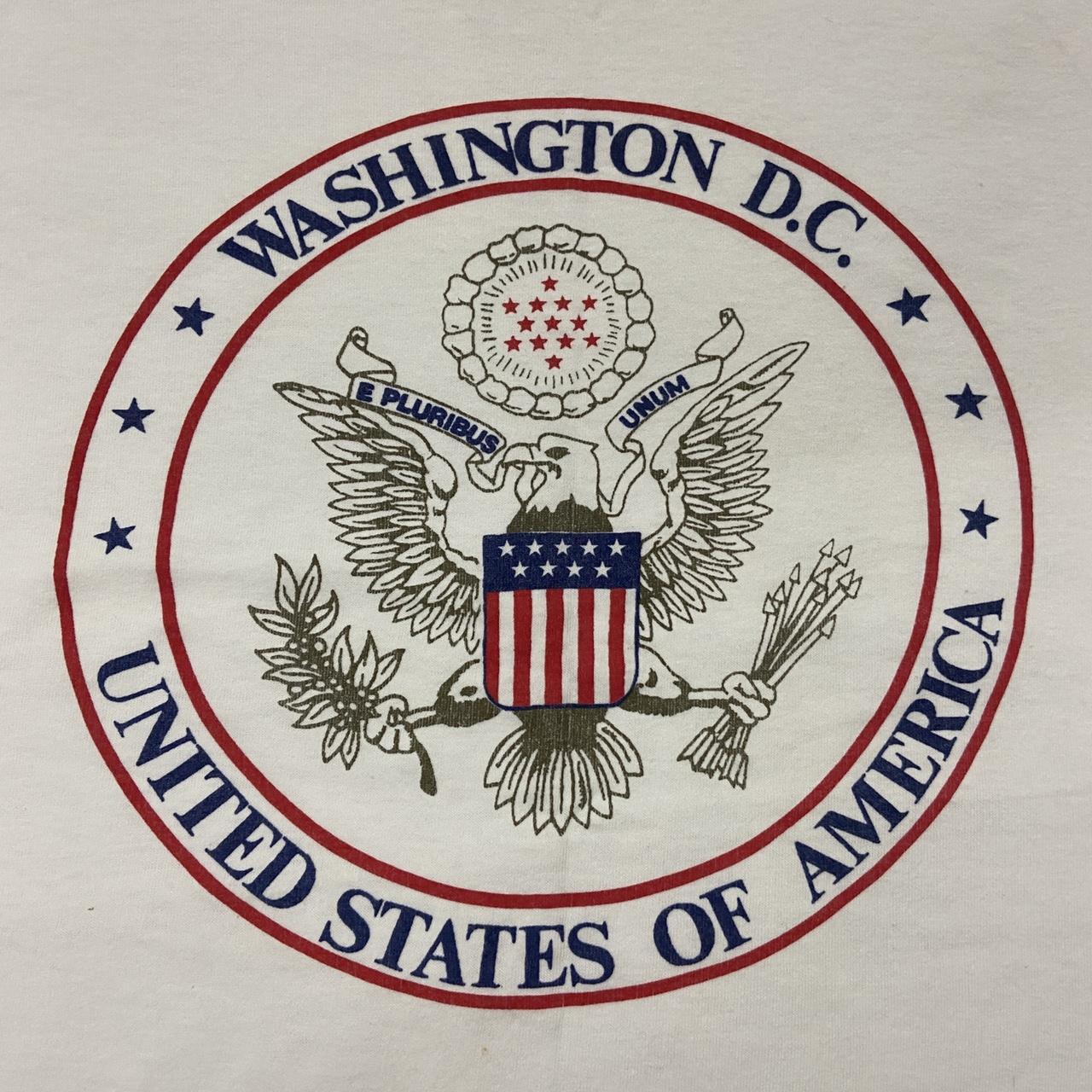 Vintage 90s USA Washington DC emblem graphic white t-shirt