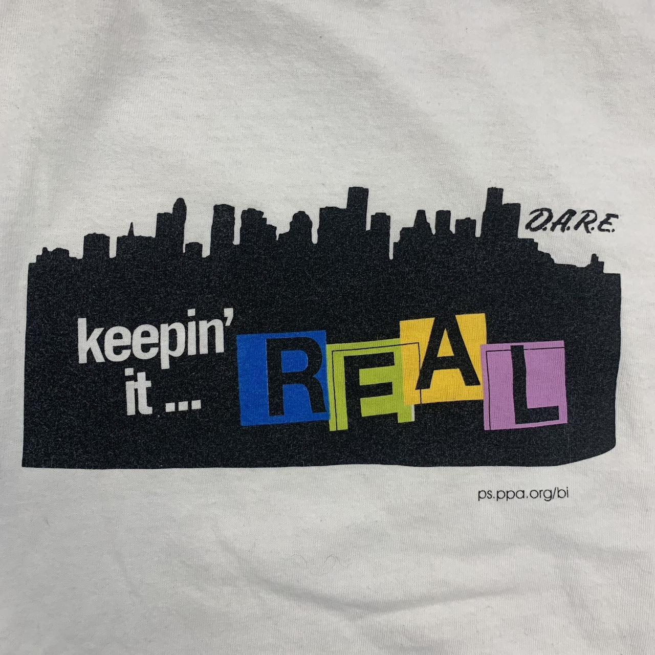 Vintage Y2K 2000s D.A.R.E keepin’ it real city skyline promotional graphic t-shirt