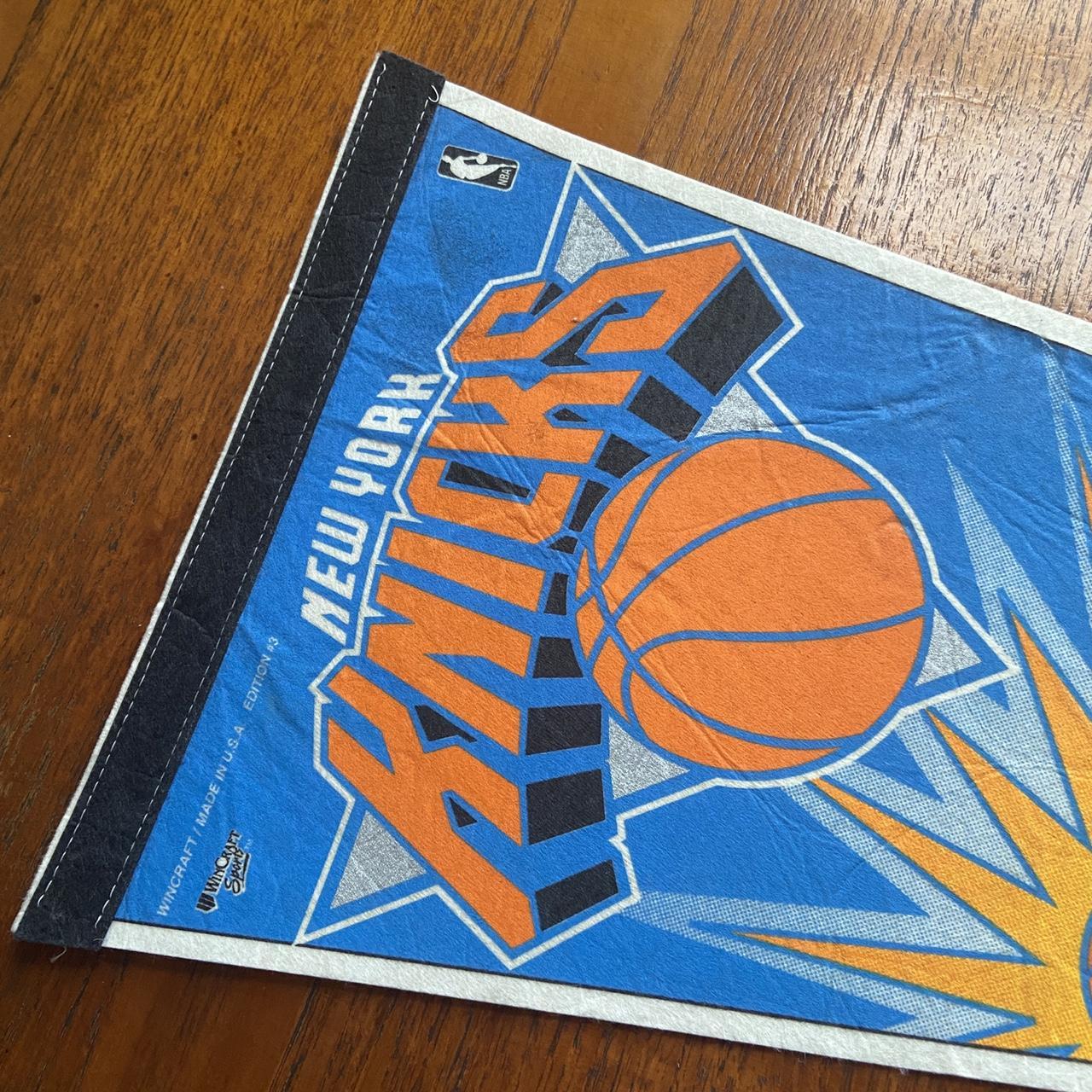 Vintage 90s USA New York Knicks NBA basketball felt pennant