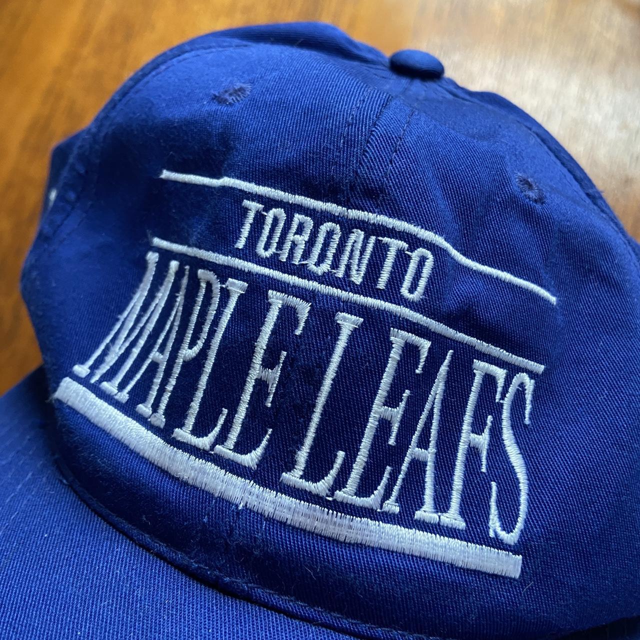 Vintage 90s Toronto Maple Leafs NHL Ice Hockey graphic navy cap