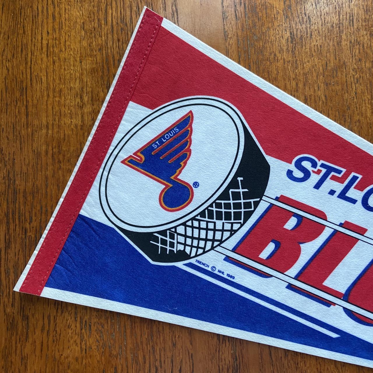 Vintage 80s USA St Louis Blues NHL ice hockey felt pennant