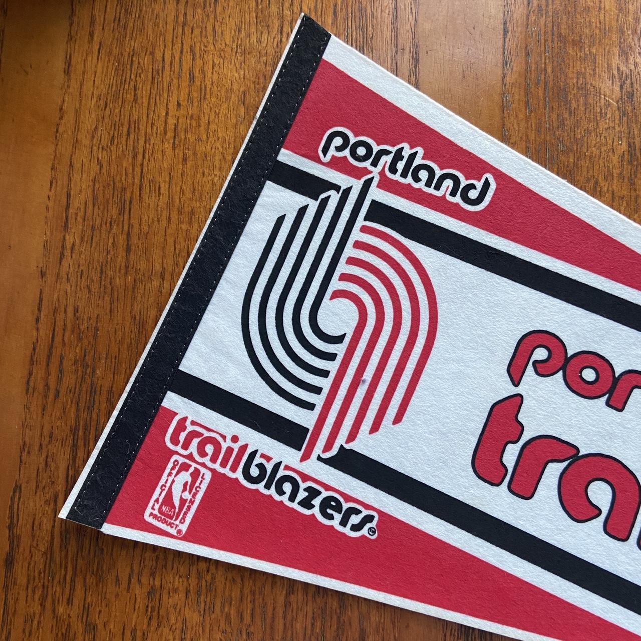 Vintage 90s USA Portland Trailblazers NBA basketball felt pennant