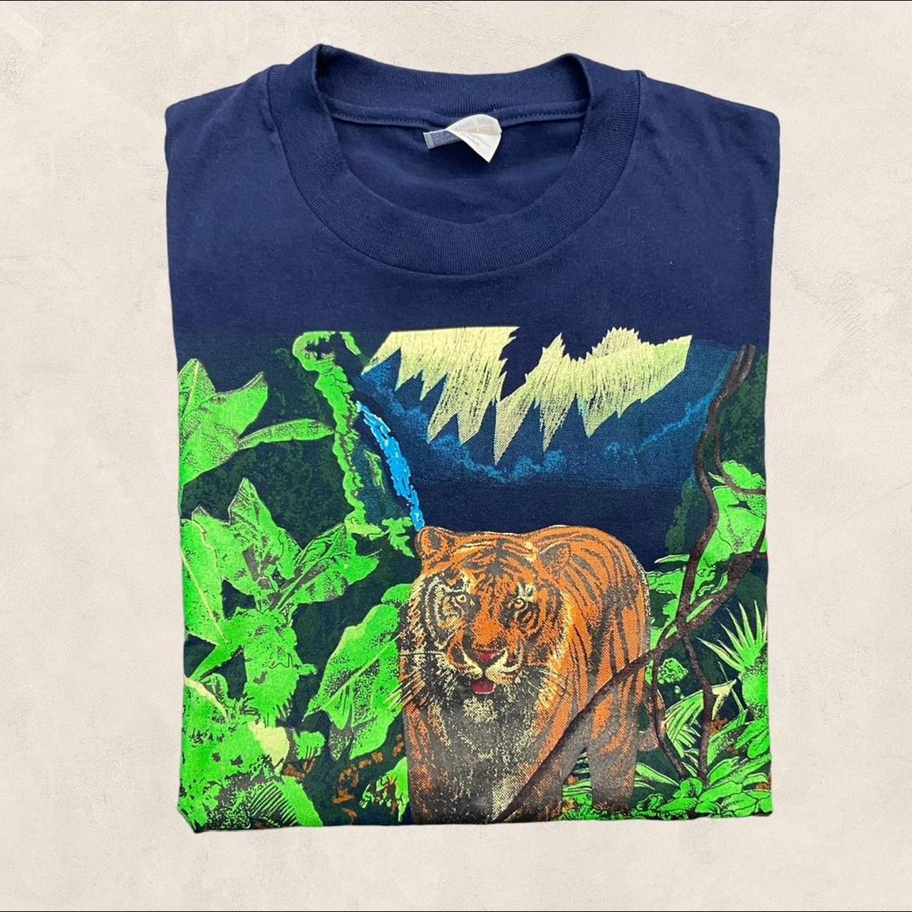 Vintage 90s USA tiger welcome to the jungle nature wildlife graphic t-shirt