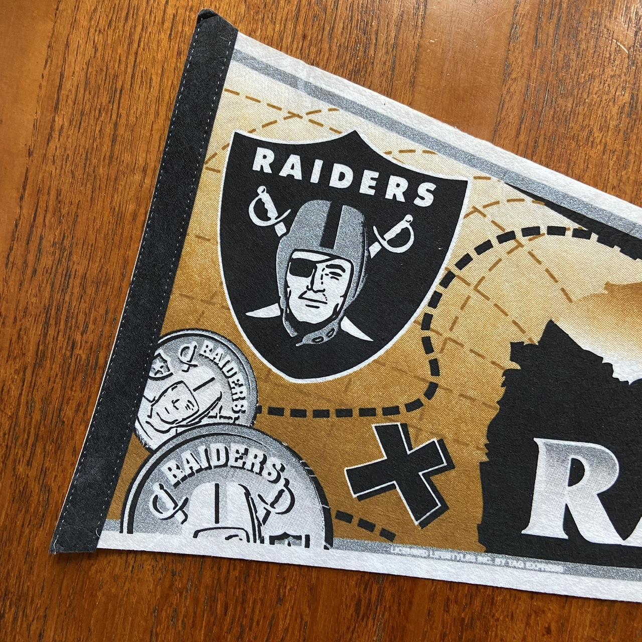 Vintage 90s USA Oakland Raiders NFL American Football felt pennant