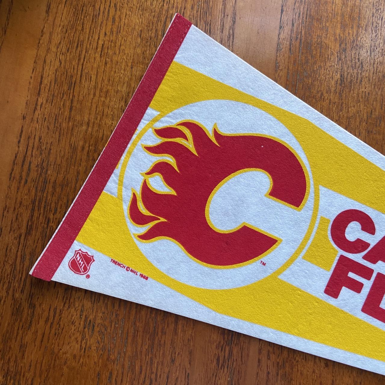 Vintage 80s USA Canada Calgary Flames NHL ice hockey felt pennant