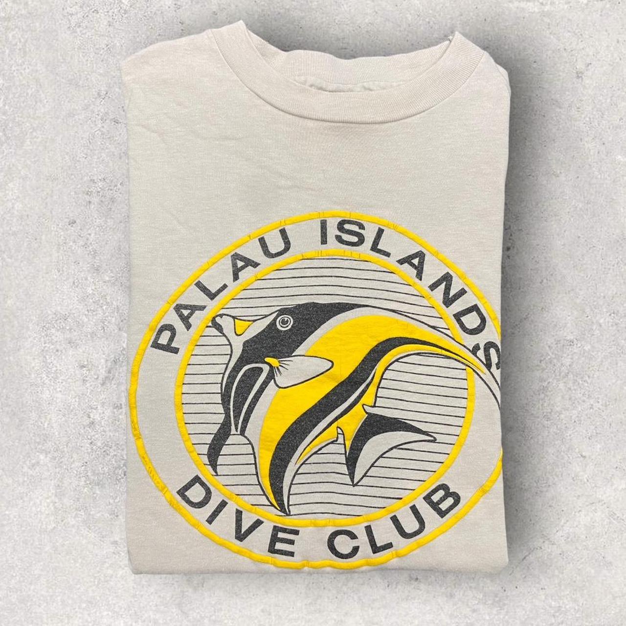 Vintage 90s Palau Islands dive club tropical fish ocean promotional graphic t-shirt