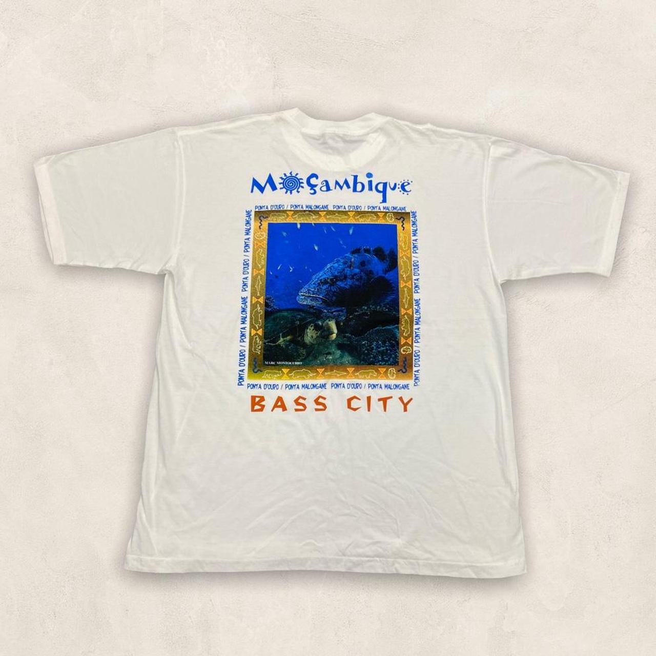 Vintage 90s scuba diving Mozambique bass city graphic white t-shirt