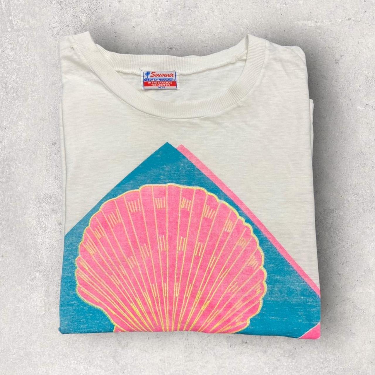 Vintage 90s USA Bahamas sea shell tourist souvenir promotional graphic t-shirt