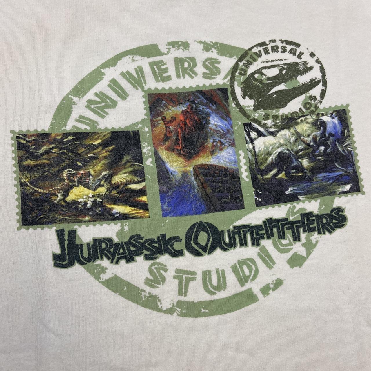 Vintage 90s USA universal studios Jurassic outfitters theme park film movie graphic t-shirt