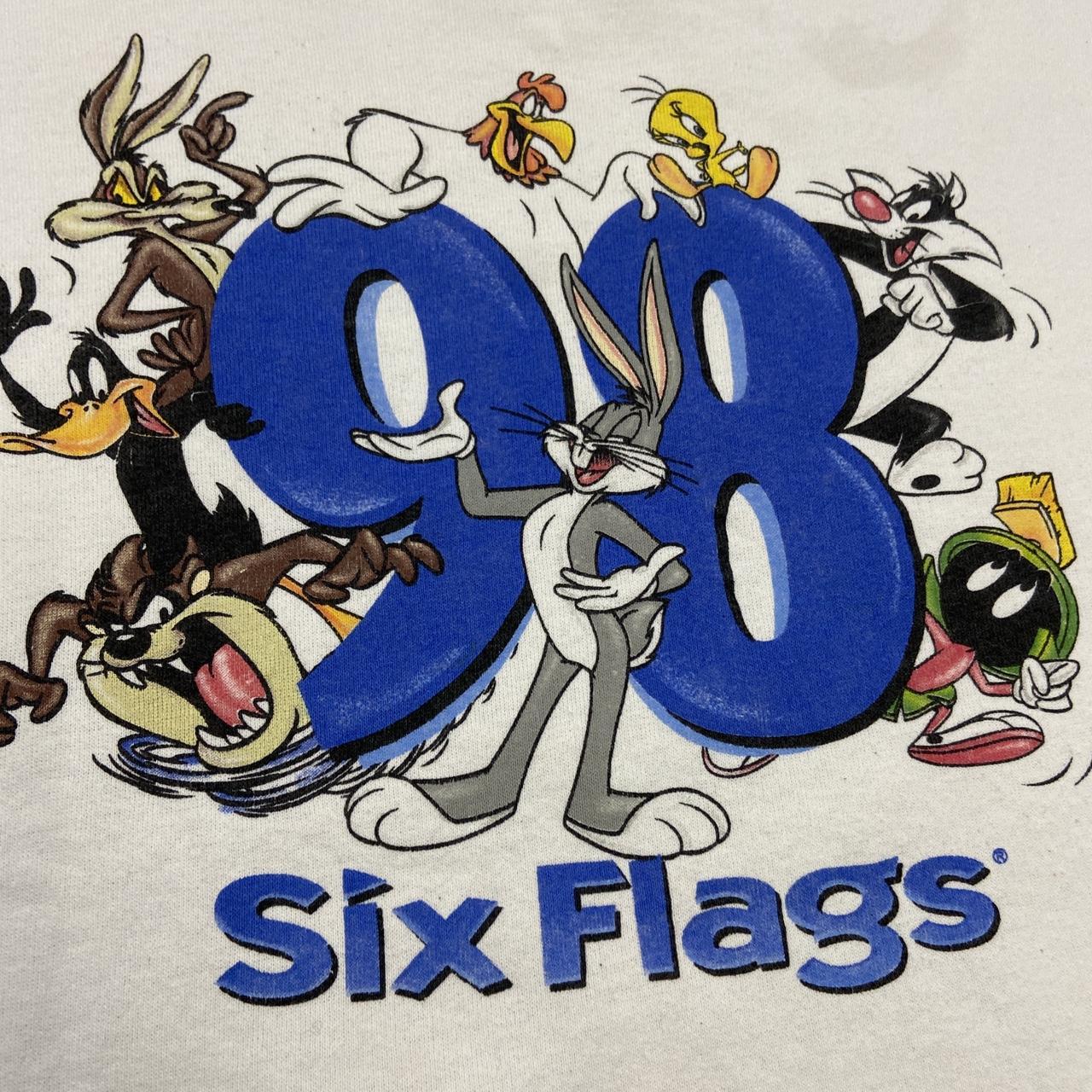 Vintage 90s USA Six Flags theme park looney tunes promotional graphic sweatshirt